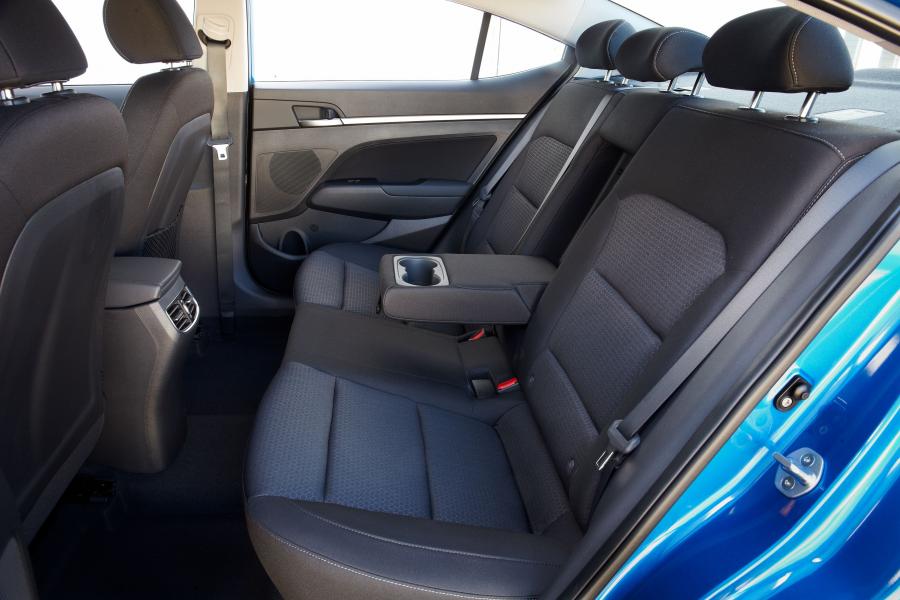  Hyundai Elantra 2016 года  (фото 12 из 30)